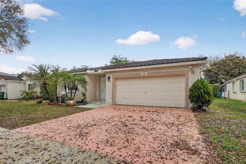 Villa ou maison à vendre à Miramar, Floride: 4 chambres, 182.55 m2 № 2047703 - photo 2