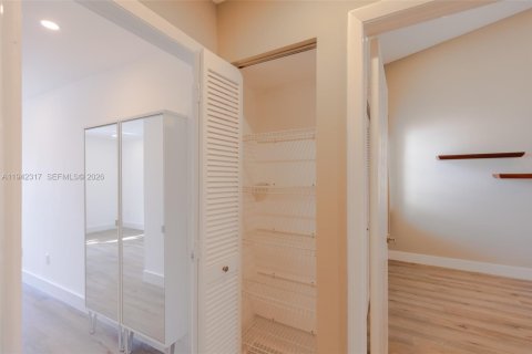 Townhouse in Aventura, Florida 3 bedrooms, 158.58 sq.m. № 2060004 - photo 25