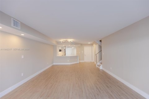 Townhouse in Aventura, Florida 3 bedrooms, 158.58 sq.m. № 2060004 - photo 11