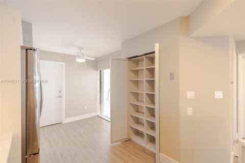 Townhouse in Aventura, Florida 3 bedrooms, 158.58 sq.m. № 2060004 - photo 7