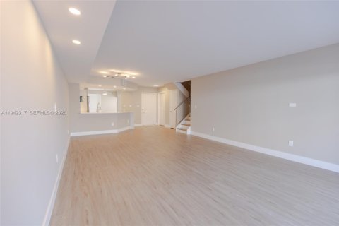 Townhouse in Aventura, Florida 3 bedrooms, 158.58 sq.m. № 2060004 - photo 12