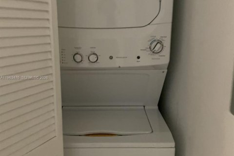 Condo in Miami, Florida, 1 bedroom  № 2025324 - photo 8