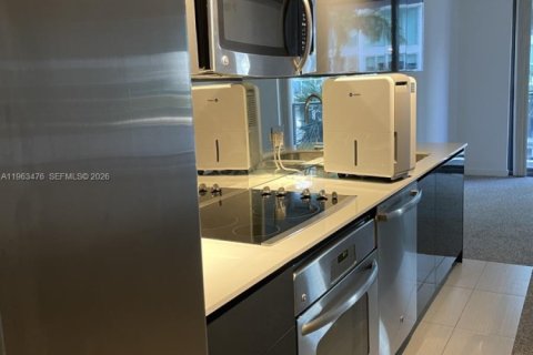 Condo in Miami, Florida, 1 bedroom  № 2025324 - photo 5