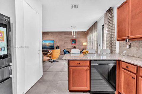 Villa ou maison à vendre à Miami, Floride: 4 chambres, 206.52 m2 № 1940040 - photo 28