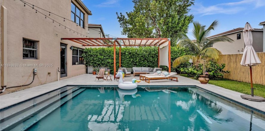 Villa ou maison à Miami, Floride 4 chambres, 206.52 m2 № 1940040