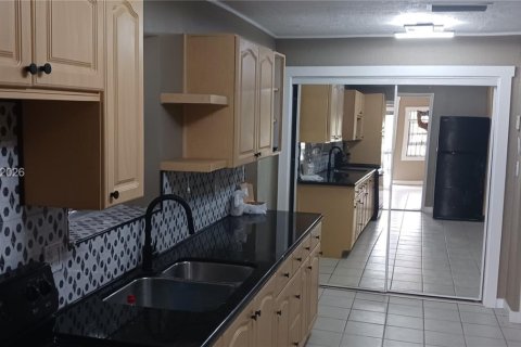 Снять в аренду виллу или дом в Майами, Флорида 2 спальни, 373.1м2, № 2241427 - фото 12