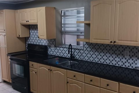 Снять в аренду виллу или дом в Майами, Флорида 2 спальни, 373.1м2, № 2241427 - фото 10