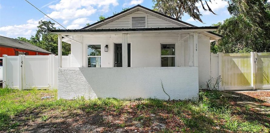 House in Ocala, Florida 2 bedrooms, 91.42 sq.m. № 1743269