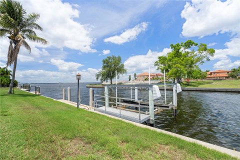 Villa ou maison à vendre à Punta Gorda, Floride: 3 chambres, 230.4 m2 № 2409991 - photo 6