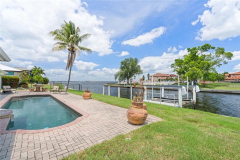Villa ou maison à vendre à Punta Gorda, Floride: 3 chambres, 230.4 m2 № 2409991 - photo 4