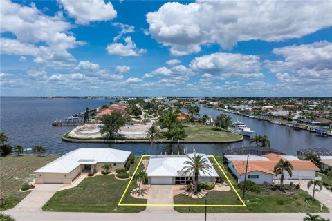 Villa ou maison à vendre à Punta Gorda, Floride: 3 chambres, 230.4 m2 № 2409991 - photo 3