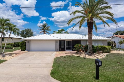 Villa ou maison à vendre à Punta Gorda, Floride: 3 chambres, 230.4 m2 № 2409991 - photo 2