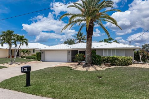Villa ou maison à vendre à Punta Gorda, Floride: 3 chambres, 230.4 m2 № 2409991 - photo 15