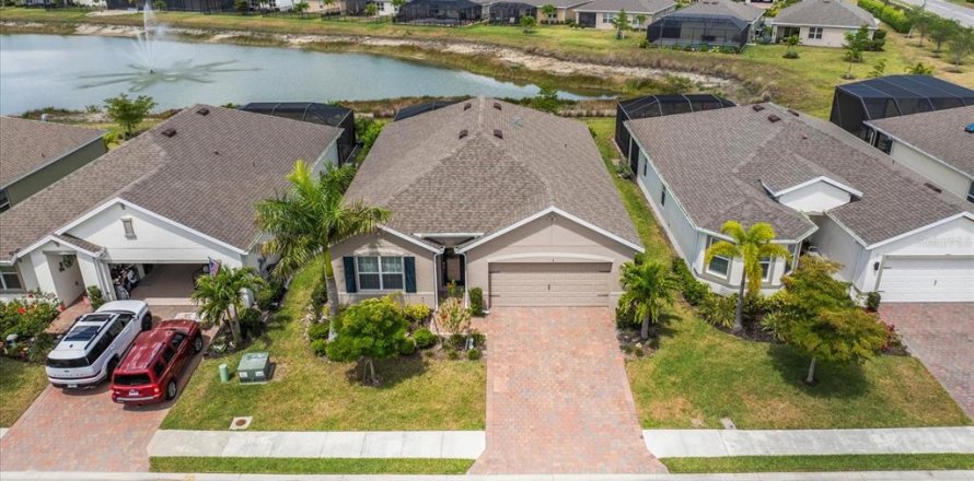 House in North Fort Myers, Florida 4 bedrooms, 169.83 sq.m. № 1725341