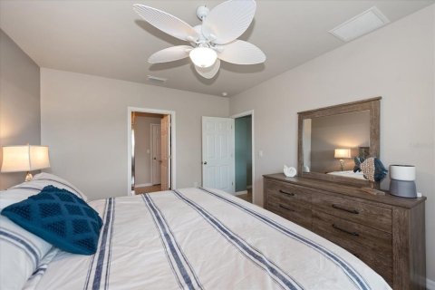 House in North Fort Myers, Florida 4 bedrooms, 169.83 sq.m. № 1725341 - photo 15