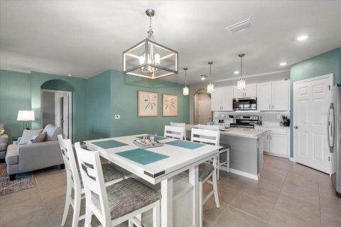 House in North Fort Myers, Florida 4 bedrooms, 169.83 sq.m. № 1725341 - photo 10