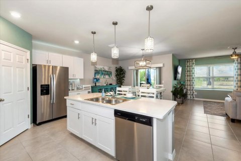 House in North Fort Myers, Florida 4 bedrooms, 169.83 sq.m. № 1725341 - photo 6