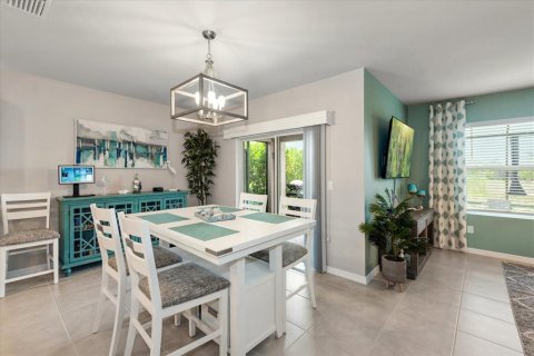 House in North Fort Myers, Florida 4 bedrooms, 169.83 sq.m. № 1725341 - photo 9