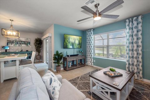 House in North Fort Myers, Florida 4 bedrooms, 169.83 sq.m. № 1725341 - photo 12