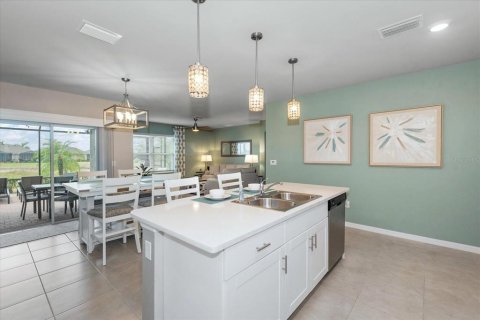 House in North Fort Myers, Florida 4 bedrooms, 169.83 sq.m. № 1725341 - photo 5