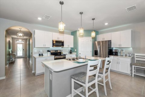 House in North Fort Myers, Florida 4 bedrooms, 169.83 sq.m. № 1725341 - photo 7