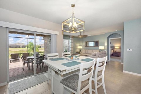 House in North Fort Myers, Florida 4 bedrooms, 169.83 sq.m. № 1725341 - photo 11