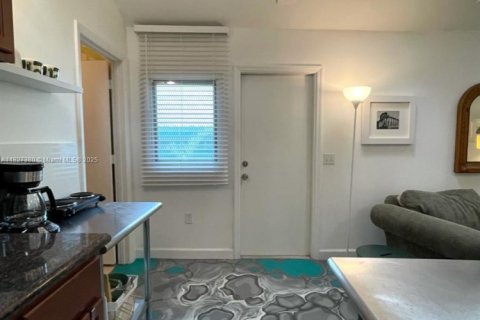 Commercial property in Miami, Florida 277.13 sq.m. № 1957970 - photo 4