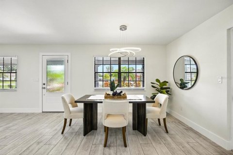 Casa en venta en Tampa, Florida, 4 dormitorios, 246.01 m2 № 1858435 - foto 20