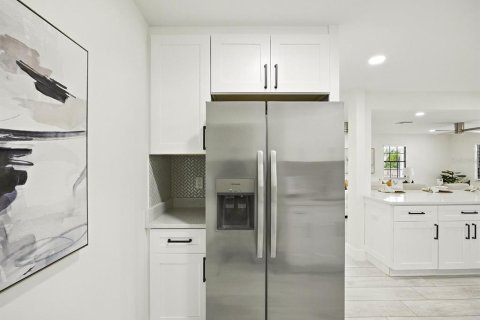 Casa en venta en Tampa, Florida, 4 dormitorios, 246.01 m2 № 1858435 - foto 24