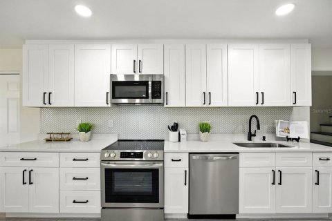 Casa en venta en Tampa, Florida, 4 dormitorios, 246.01 m2 № 1858435 - foto 23