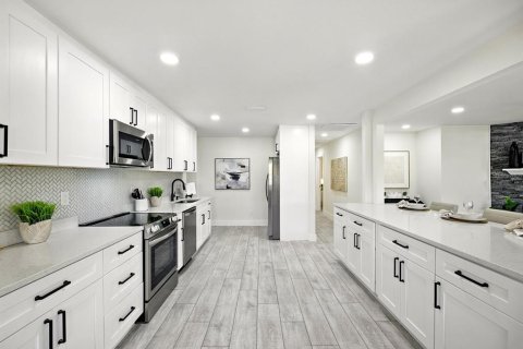 Casa en venta en Tampa, Florida, 4 dormitorios, 246.01 m2 № 1858435 - foto 21