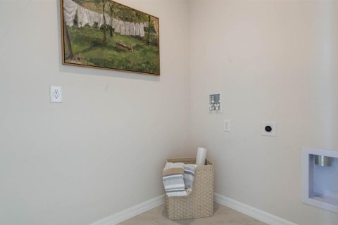 House in Poinciana, Florida 4 bedrooms, 154.68 sq.m. № 1821288 - photo 24
