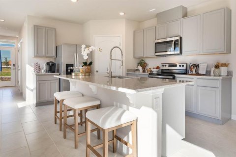 House in Poinciana, Florida 4 bedrooms, 154.68 sq.m. № 1821288 - photo 9