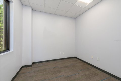 Propiedad comercial en alquiler en Lakeland, Florida, 1125.98 m2 № 1297680 - foto 10