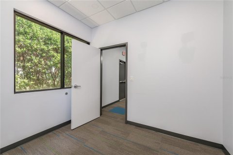 Propiedad comercial en alquiler en Lakeland, Florida, 1125.98 m2 № 1297680 - foto 9