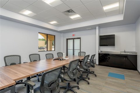 Propiedad comercial en alquiler en Lakeland, Florida, 1125.98 m2 № 1297680 - foto 8