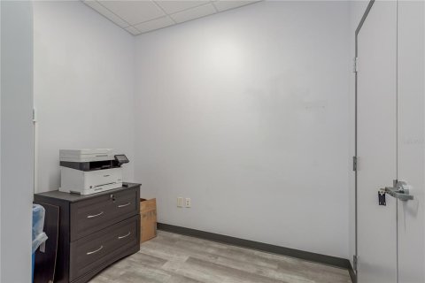 Propiedad comercial en alquiler en Lakeland, Florida, 1125.98 m2 № 1297680 - foto 11