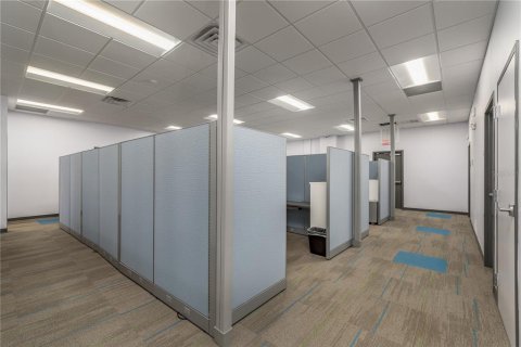 Propiedad comercial en alquiler en Lakeland, Florida, 1125.98 m2 № 1297680 - foto 12
