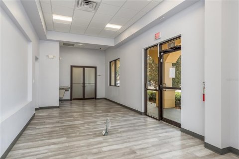 Propiedad comercial en alquiler en Lakeland, Florida, 1125.98 m2 № 1297680 - foto 5
