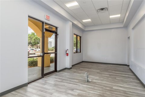 Propiedad comercial en alquiler en Lakeland, Florida, 1125.98 m2 № 1297680 - foto 4