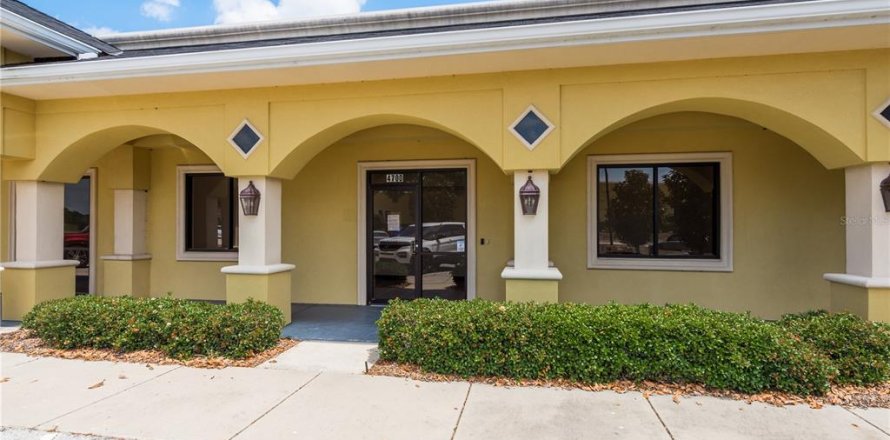 Propiedad comercial en Lakeland, Florida 1125.98 m2 № 1297680