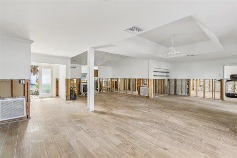 Casa en venta en Tampa, Florida, 5 dormitorios, 261.15 m2 № 1520862 - foto 10