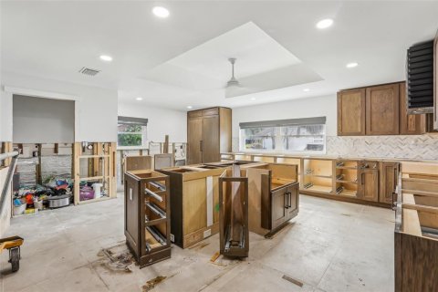 Casa en venta en Tampa, Florida, 5 dormitorios, 261.15 m2 № 1520862 - foto 14