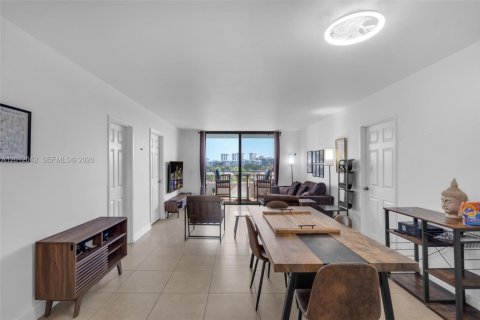 Condominio en alquiler en Hallandale Beach, Florida, 2 dormitorios, 96.62 m2 № 2075068 - foto 3