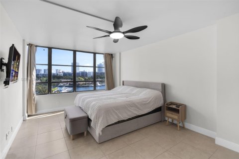Condominio en alquiler en Hallandale Beach, Florida, 2 dormitorios, 96.62 m2 № 2075068 - foto 12