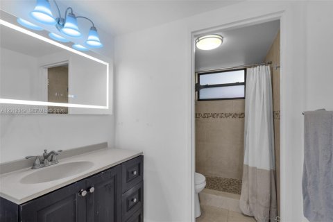 Condominio en alquiler en Hallandale Beach, Florida, 2 dormitorios, 96.62 m2 № 2075068 - foto 16
