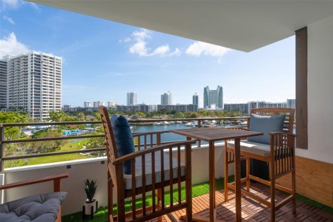 Condominio en alquiler en Hallandale Beach, Florida, 2 dormitorios, 96.62 m2 № 2075068 - foto 23