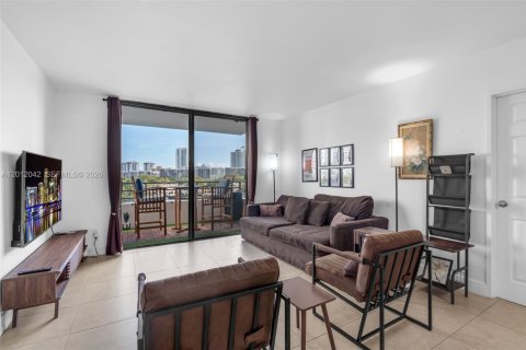Condominio en alquiler en Hallandale Beach, Florida, 2 dormitorios, 96.62 m2 № 2075068 - foto 4