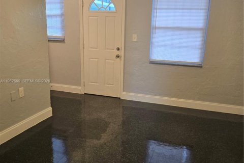 House in Miami, Florida 1 bedroom, 57.13 sq.m. № 2025140 - photo 5