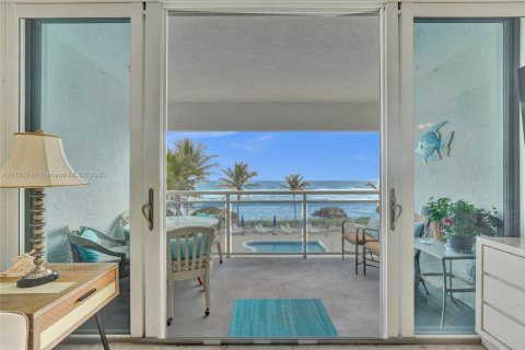 Condominio en venta en Deerfield Beach, Florida, 1 dormitorio, 83.61 m2 № 1863455 - foto 13
